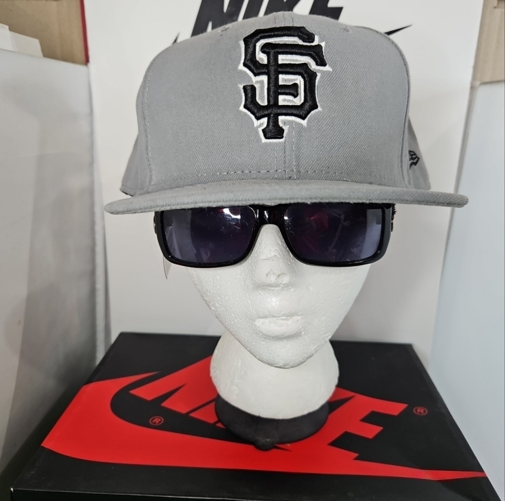 New Era 59Fifty San Francisco Grey Black Fitted Hat Size 8.  Size 8 Fitted Hat